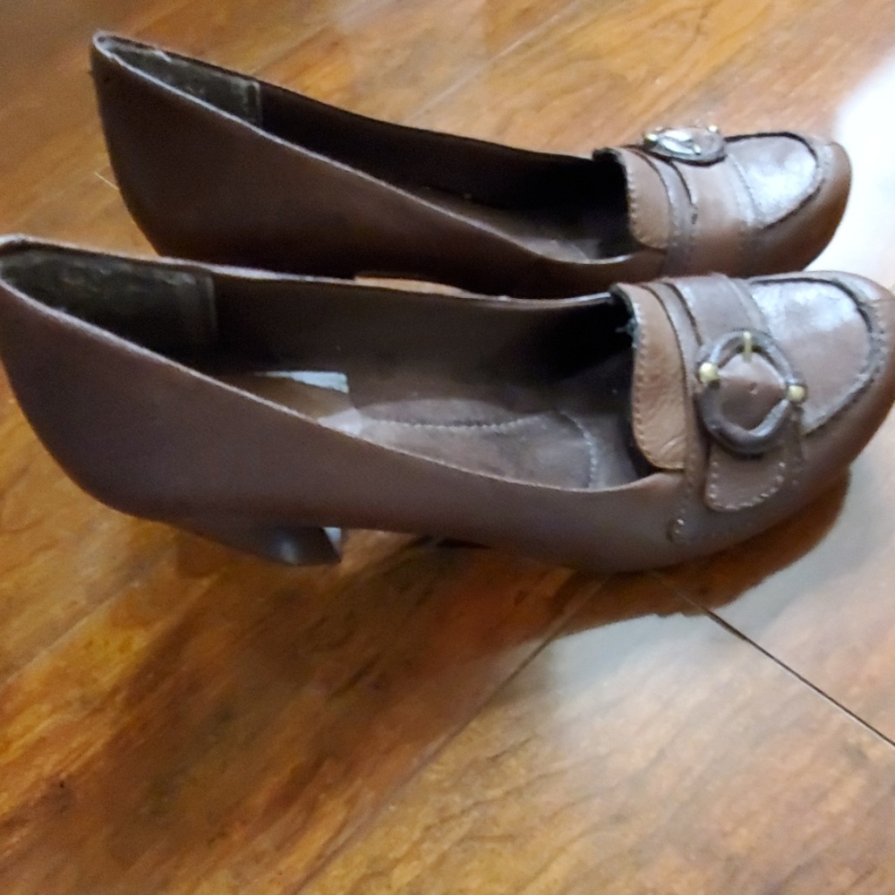 Heels - Picture 2 of 3